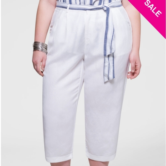 Belted Wide Leg Cropped Pants - Picture 1 of 4